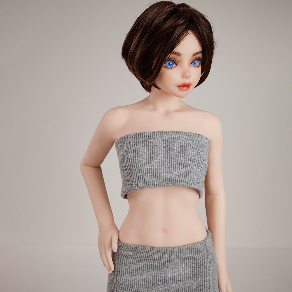 Short straight brown hair